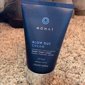 Monat blow out cream